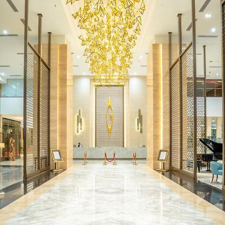 Gumaya Tower Hotel Семаранг Экстерьер фото
