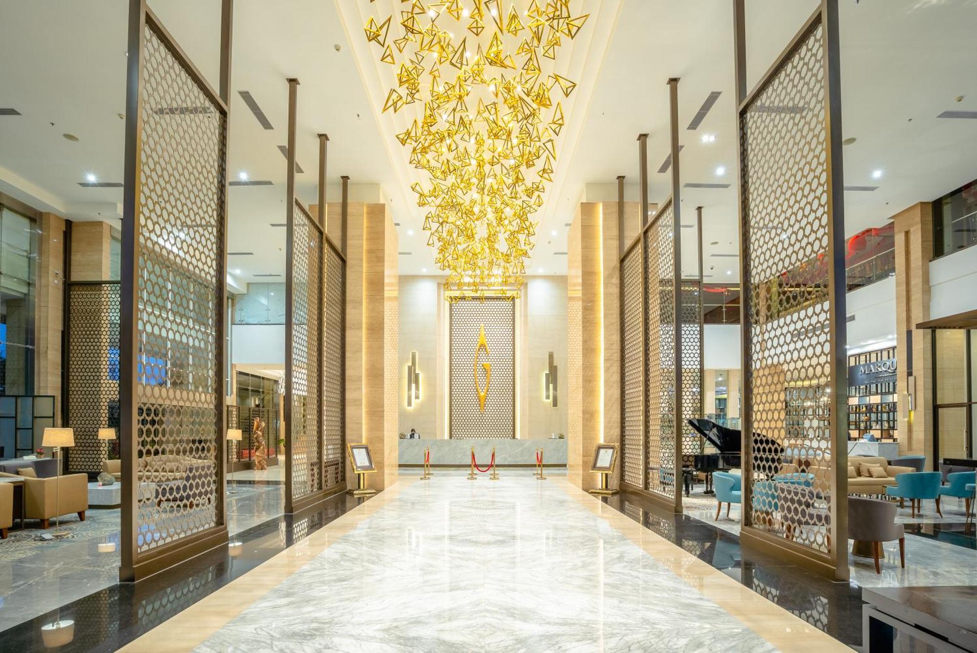 Gumaya Tower Hotel Семаранг Экстерьер фото