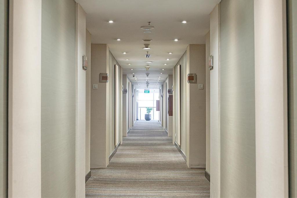 Gumaya Tower Hotel Семаранг Экстерьер фото