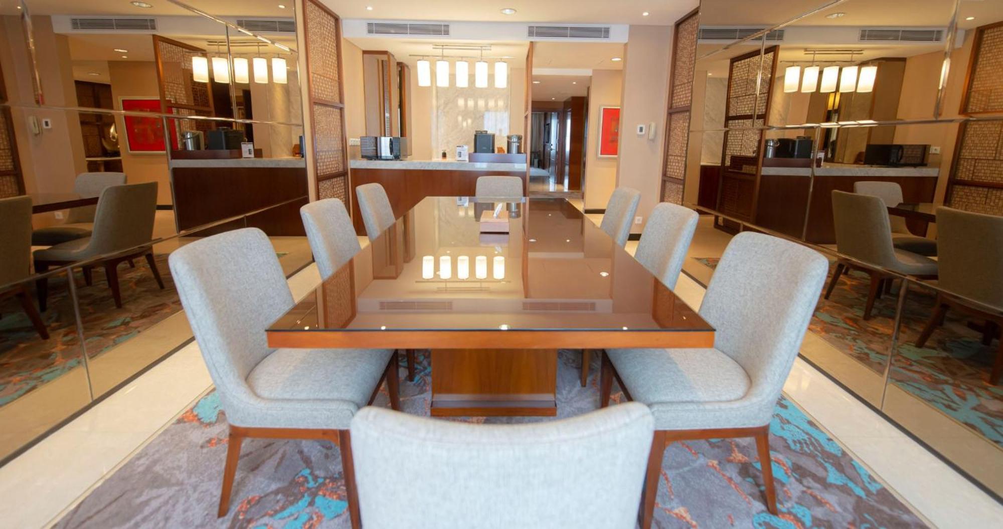 Gumaya Tower Hotel Семаранг Экстерьер фото