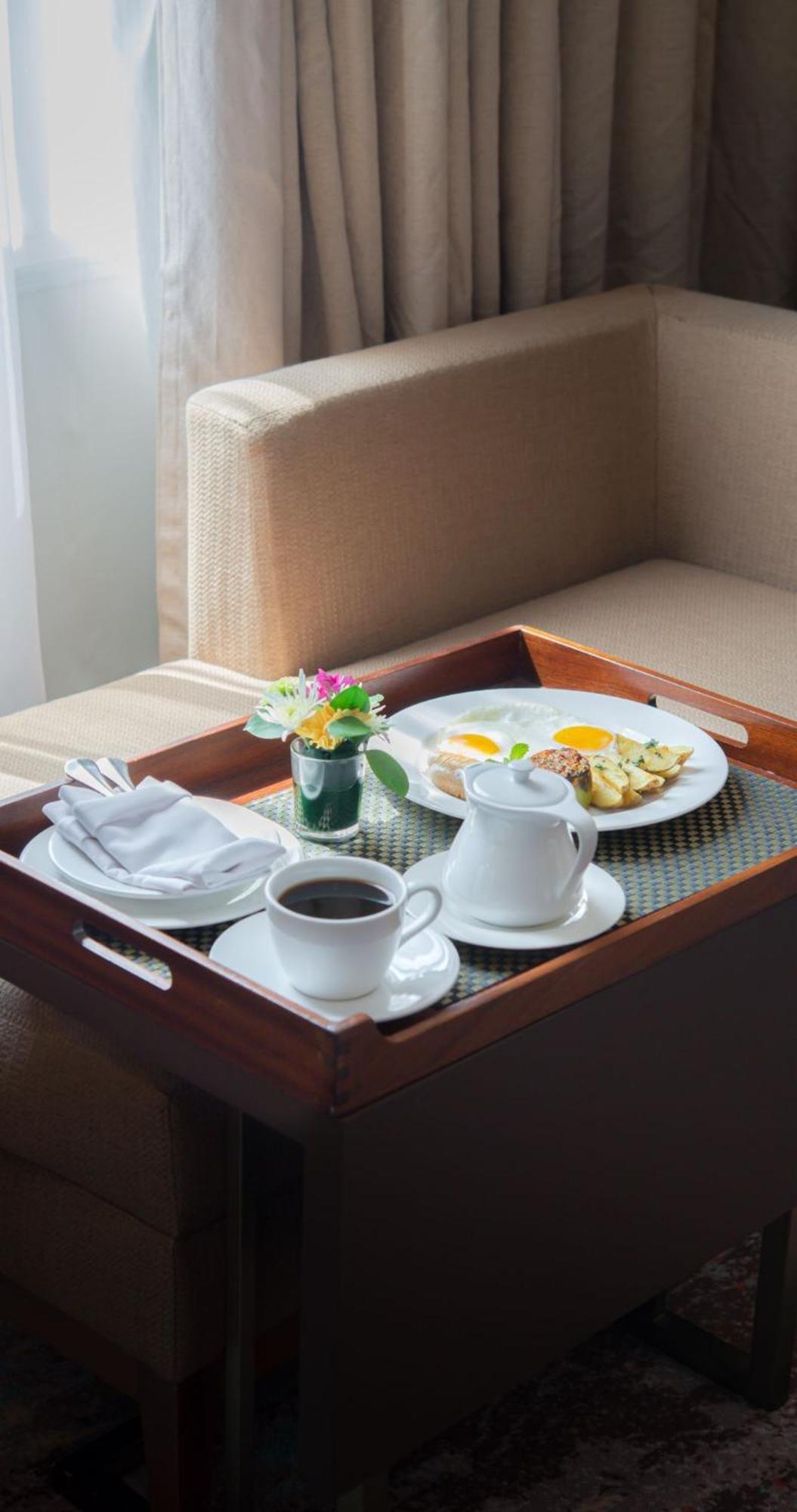 Gumaya Tower Hotel Семаранг Экстерьер фото