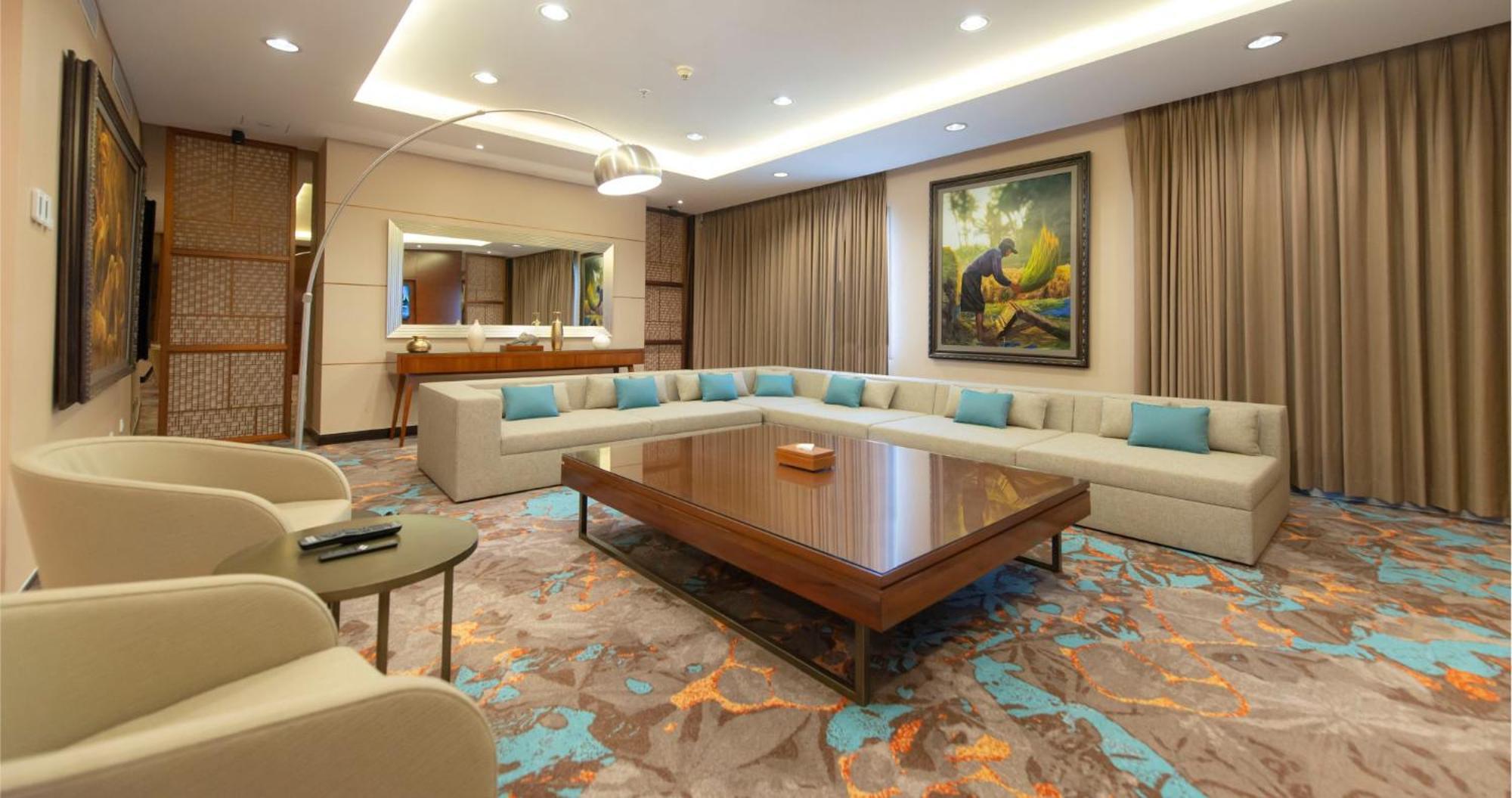 Gumaya Tower Hotel Семаранг Экстерьер фото