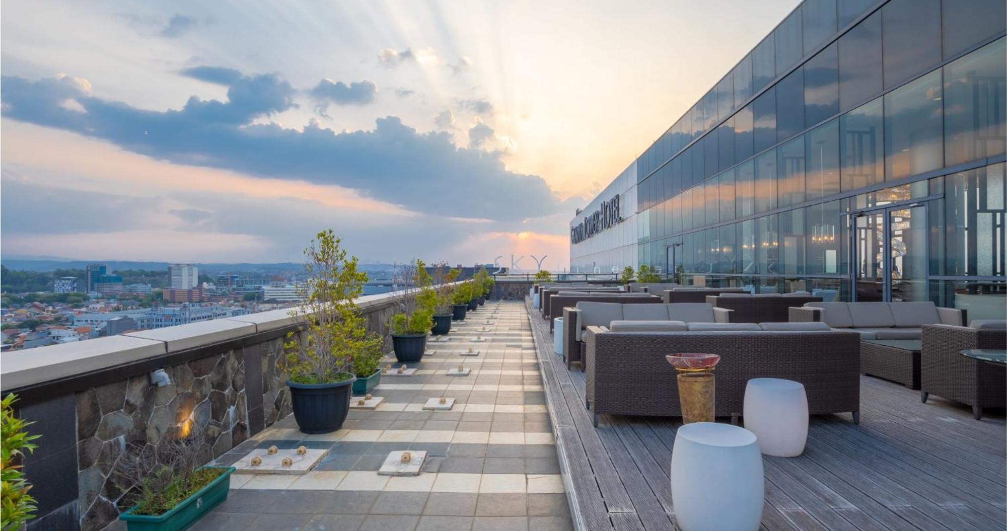 Gumaya Tower Hotel Семаранг Экстерьер фото