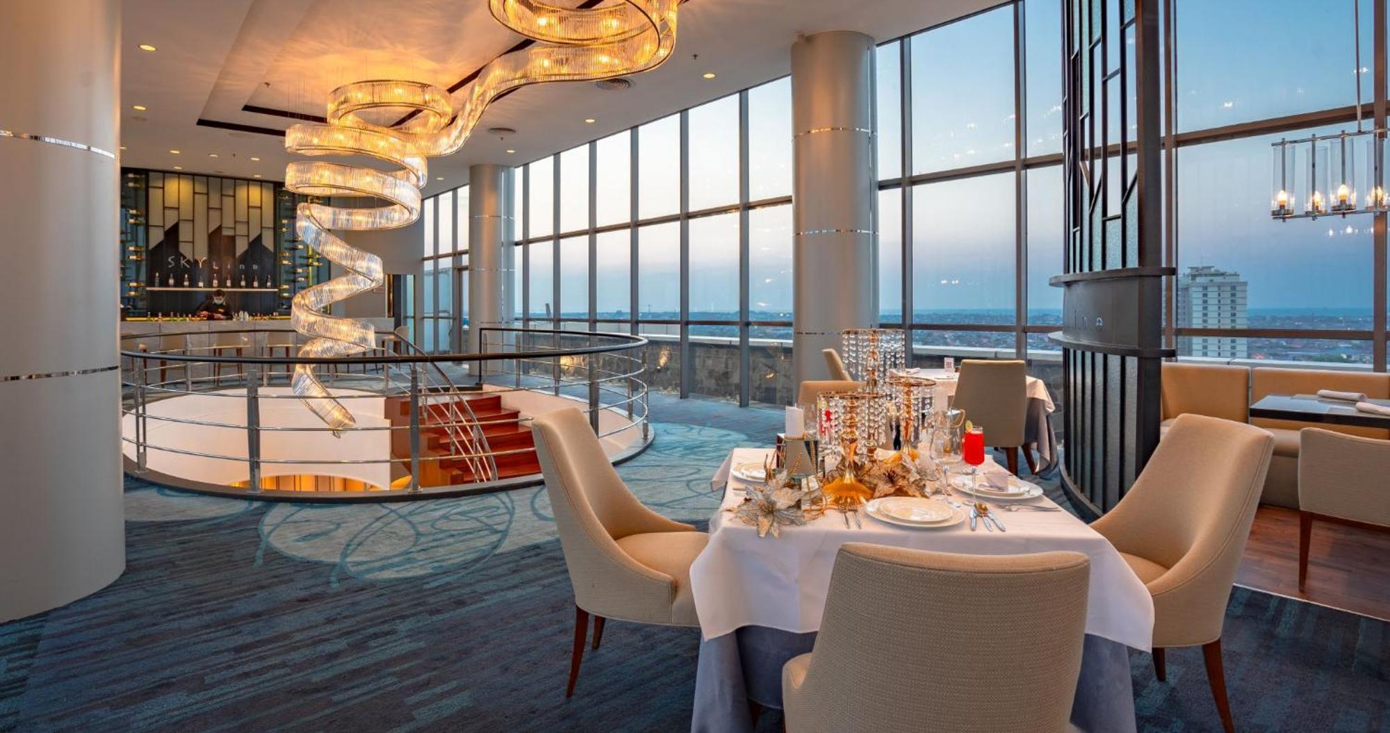 Gumaya Tower Hotel Семаранг Экстерьер фото