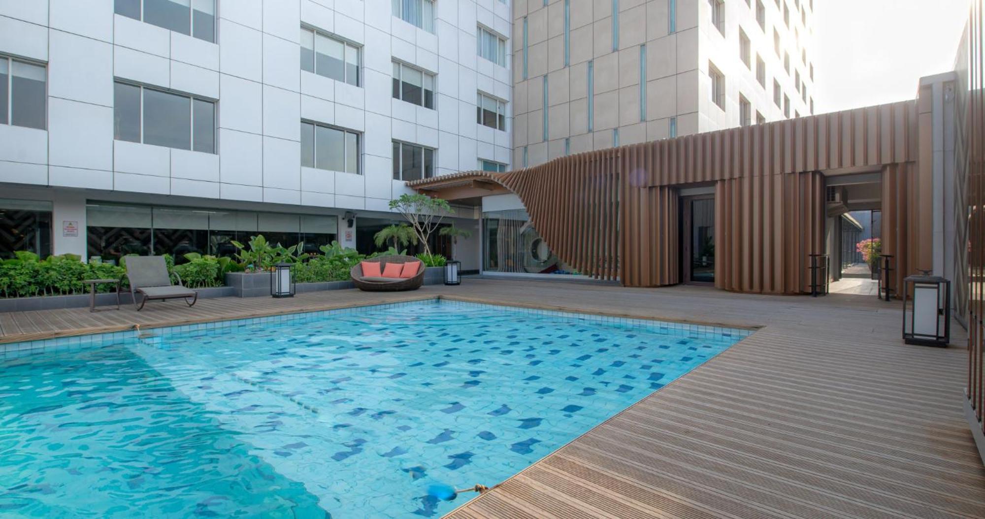 Gumaya Tower Hotel Семаранг Экстерьер фото