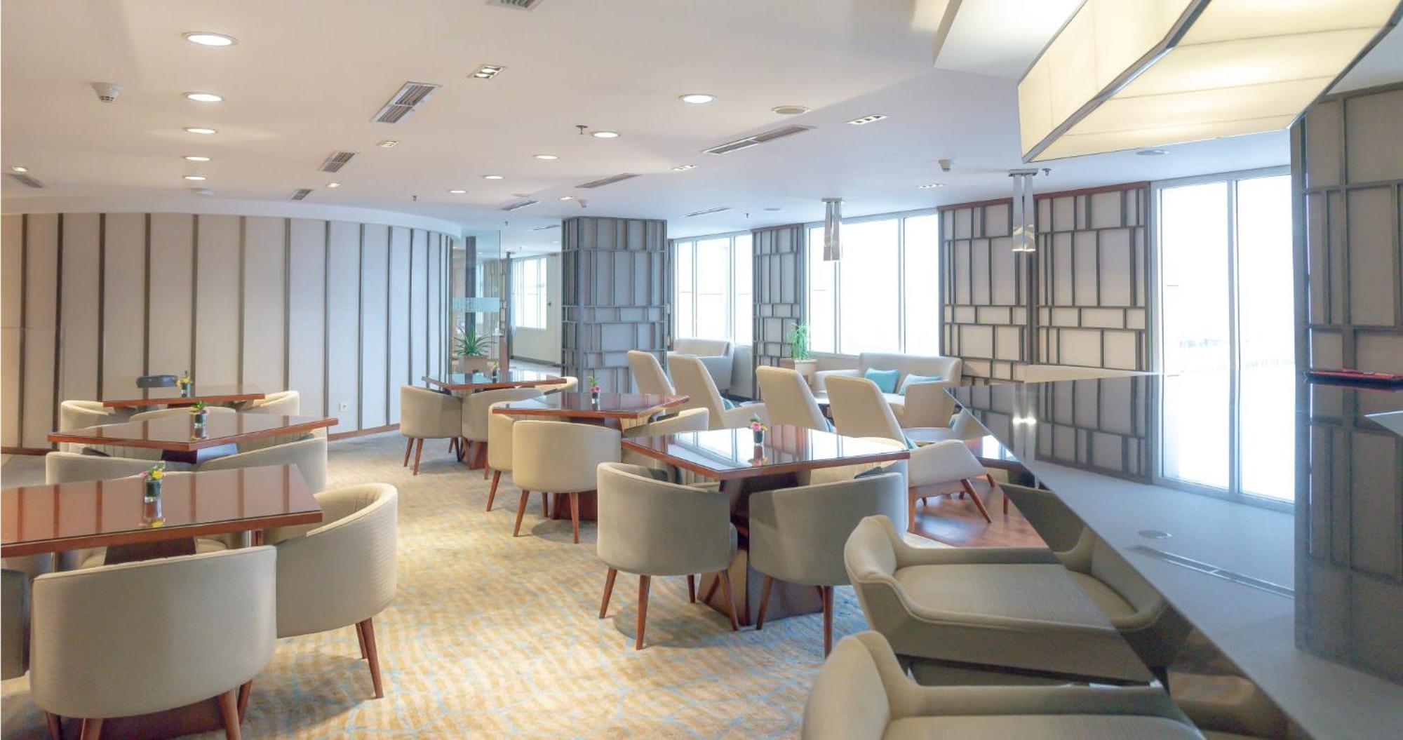 Gumaya Tower Hotel Семаранг Экстерьер фото