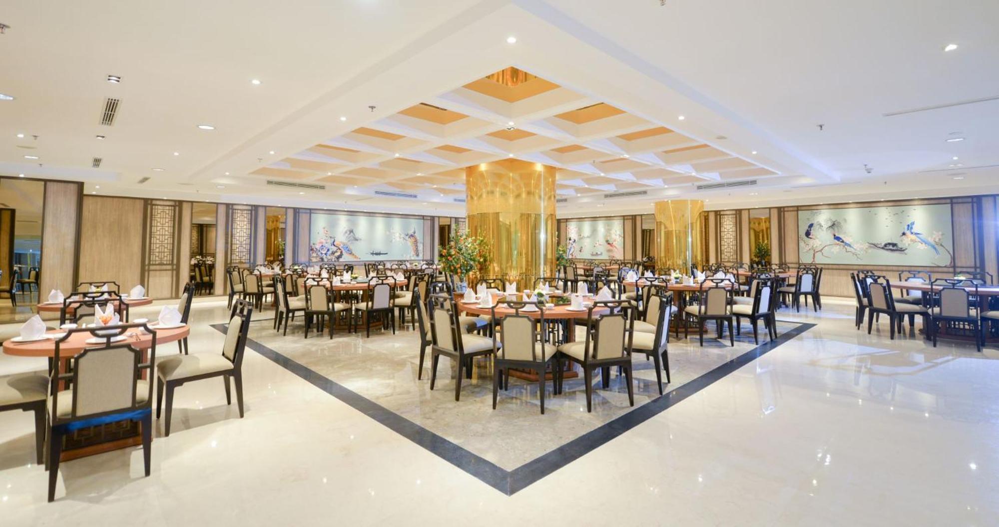 Gumaya Tower Hotel Семаранг Экстерьер фото