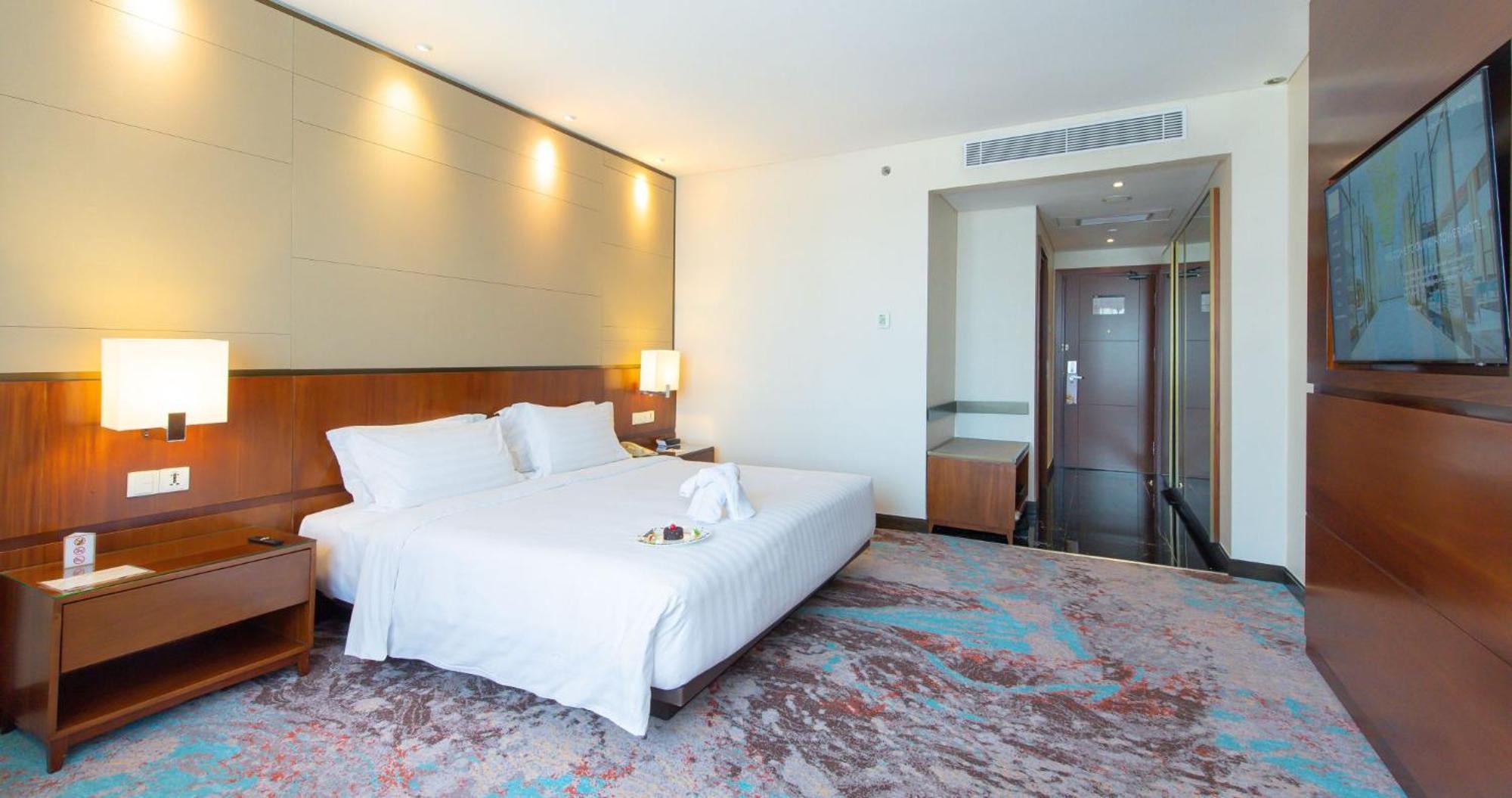 Gumaya Tower Hotel Семаранг Экстерьер фото