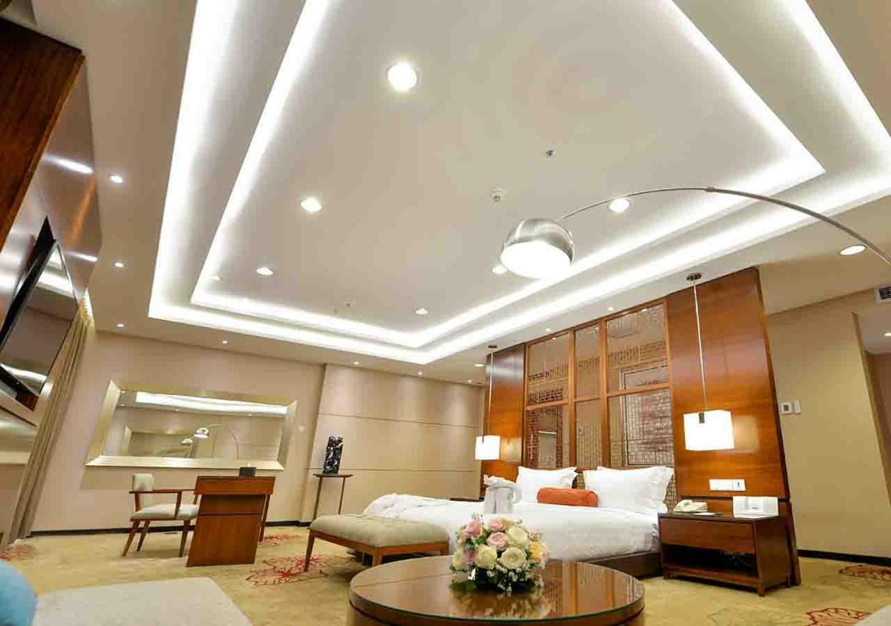 Gumaya Tower Hotel Семаранг Экстерьер фото
